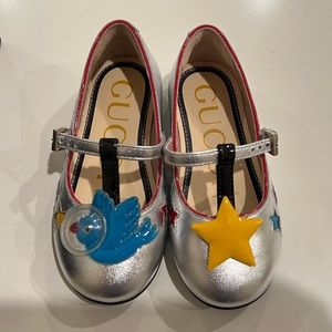 NIB Gucci girls flats silver with star and bird size 23